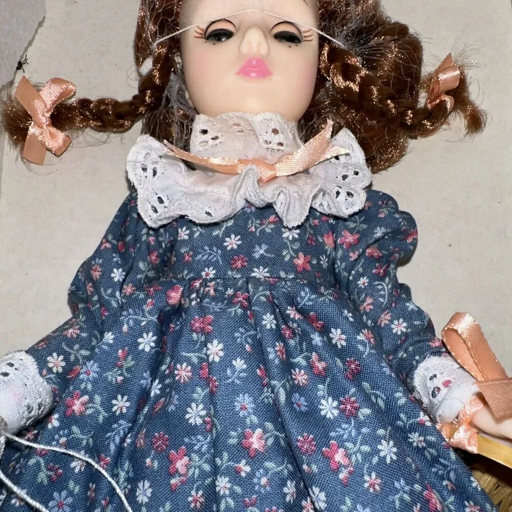 Effanbee Doll 1988  On The Prarie. Joan Vintage With Original Tags And Box.
